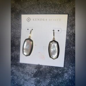 BNWT Kendra Scott Elisa Bezel with Gold & Mother-of-Pearl Drop Earrings $80